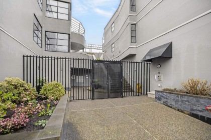 Photo 15 at 205 - 3151 Woodbine Drive, Edgemont, North Vancouver