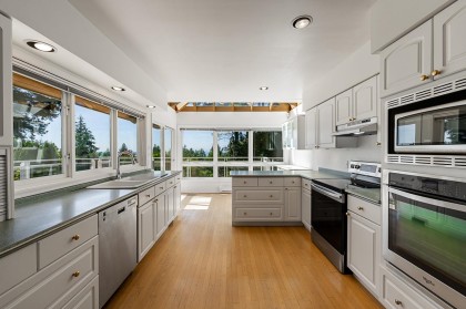 Photo 9 at 4415 Woodcrest Road, Cypress Park Estates, West Vancouver