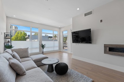 Photo 6 at 206 - 1591 Bowser Avenue, Norgate, North Vancouver
