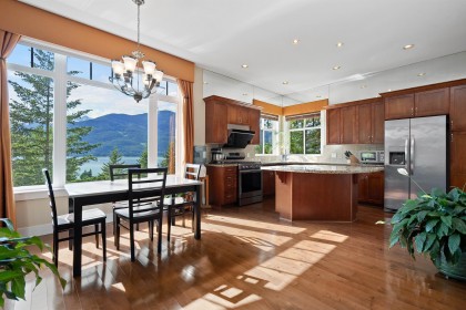 Photo 6 at 300 Ocean Crest Drive, Furry Creek, West Vancouver