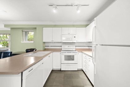 Photo 4 at 104 - 2815 Yew Street, Kitsilano, Vancouver West
