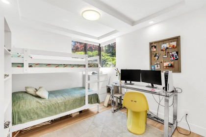 Photo 15 at L1 - 555 13th Street, Ambleside, West Vancouver