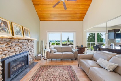Photo 6 at 4015 Cummins Place, Dollarton, North Vancouver