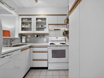 Photo 8 at 313 - 2175 W 3rd Avenue, Kitsilano, Vancouver West
