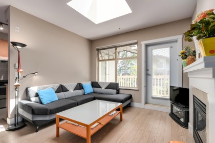 Photo 3 at 423 - 2083 W 33rd Avenue, Quilchena, Vancouver West