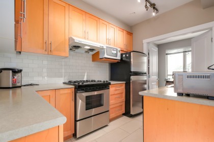 Photo 8 at 423 - 2083 W 33rd Avenue, Quilchena, Vancouver West
