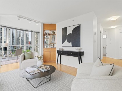 Photo 3 at 708 - 1188 Richards Street, Yaletown, Vancouver West