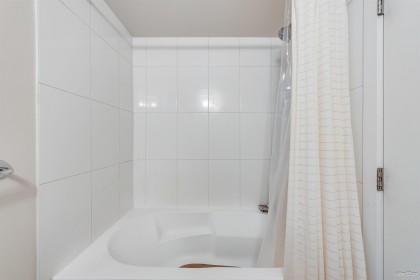 Photo 17 at 101 - 5568 Kings Road, University VW, Vancouver West