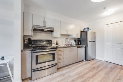 Photo 12 at 101 - 5568 Kings Road, University VW, Vancouver West