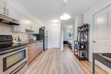 Photo 11 at 101 - 5568 Kings Road, University VW, Vancouver West