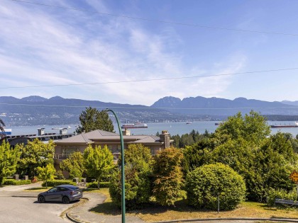 Photo 2 at 4514 Bellevue Drive, Point Grey, Vancouver West