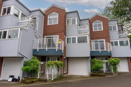 Photo 3 at 1596 Island Park Walk, False Creek, Vancouver West