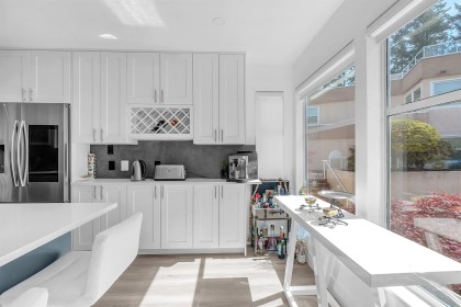 Photo 10 at 8 - 2425 Edgemont Boulevard, Mosquito Creek, North Vancouver