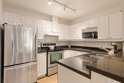 Photo 8 at 102 - 2588 Alder Street, Fairview VW, Vancouver West