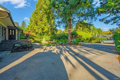 Photo 2 at 310 Macbeth Crescent, Cedardale, West Vancouver