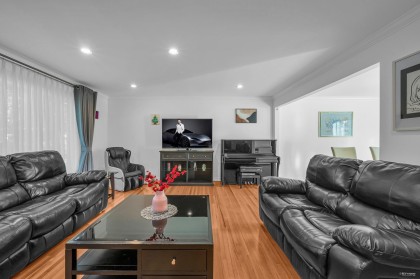 Photo 4 at 310 Macbeth Crescent, Cedardale, West Vancouver