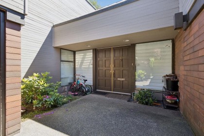 Photo 3 at 406 Greensboro Place, South Cambie, Vancouver West