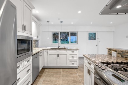 Photo 14 at 4938 Redonda Drive, Canyon Heights NV, North Vancouver