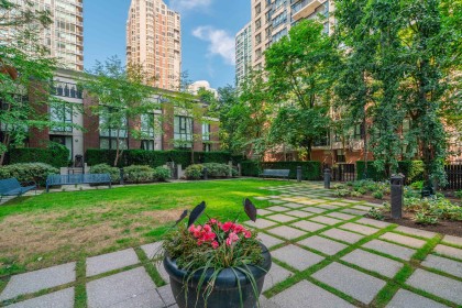 Photo 22 at 1405 - 909 Mainland Street, Yaletown, Vancouver West