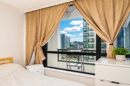 Photo 10 at 1405 - 909 Mainland Street, Yaletown, Vancouver West