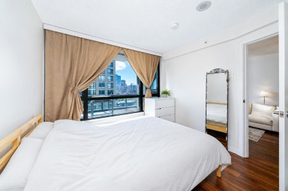 Photo 11 at 1405 - 909 Mainland Street, Yaletown, Vancouver West