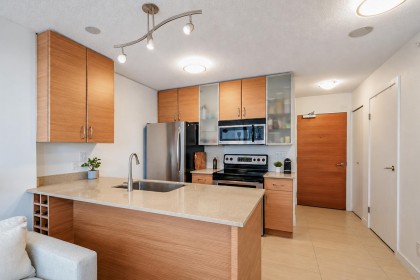 Photo 4 at 1405 - 909 Mainland Street, Yaletown, Vancouver West