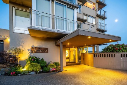 Photo 2 at 301 - 150 24th Street, Dundarave, West Vancouver
