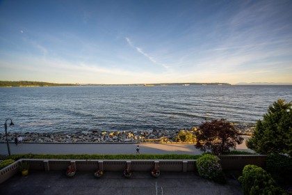 Photo 4 at 301 - 150 24th Street, Dundarave, West Vancouver