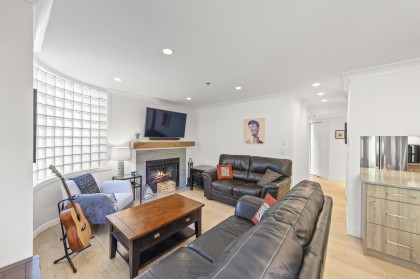 Photo 4 at 109 - 888 W 13th Avenue, Fairview VW, Vancouver West