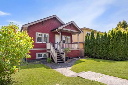 Photo 3 at 836 W 68th Avenue, Marpole, Vancouver West