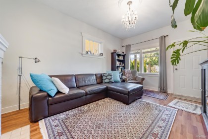 Photo 11 at 836 W 68th Avenue, Marpole, Vancouver West