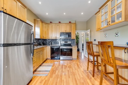 Photo 4 at 836 W 68th Avenue, Marpole, Vancouver West