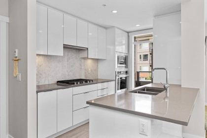Photo 10 at 212 - 2663 Library Lane, Lynn Valley, North Vancouver