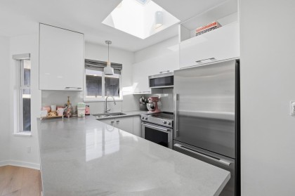 Photo 12 at 401 - 1562 W 5th Avenue, False Creek, Vancouver West