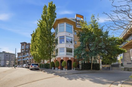 Photo 1 at 401 - 1562 W 5th Avenue, False Creek, Vancouver West