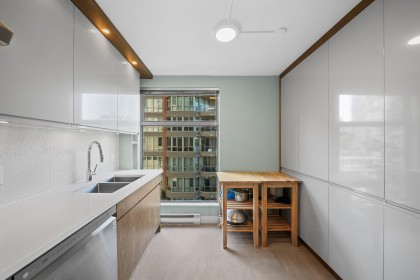 Photo 8 at 509 - 990 Beach Avenue, Yaletown, Vancouver West