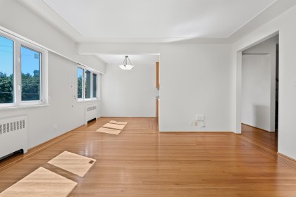 Photo 3 at 8 - 2296 W 39th Avenue, Kerrisdale, Vancouver West