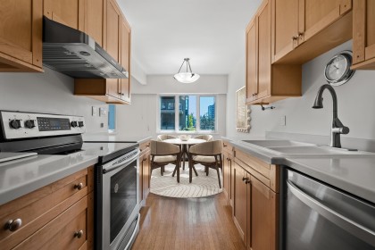 Photo 11 at 8 - 2296 W 39th Avenue, Kerrisdale, Vancouver West