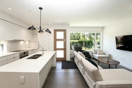 Photo 2 at 6840 Oak Street, South Cambie, Vancouver West