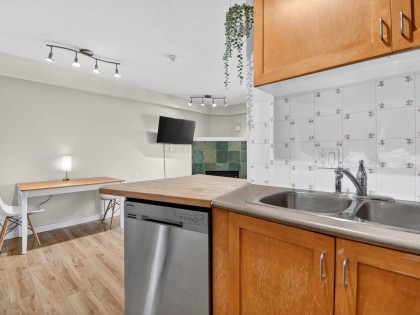 Photo 12 at 102 - 3788 W 10th Avenue, Point Grey, Vancouver West