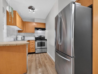 Photo 9 at 102 - 3788 W 10th Avenue, Point Grey, Vancouver West