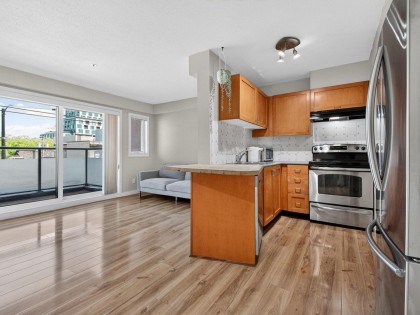 Photo 10 at 102 - 3788 W 10th Avenue, Point Grey, Vancouver West