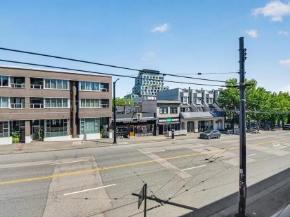 Photo 4 at 102 - 3788 W 10th Avenue, Point Grey, Vancouver West