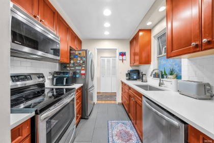 Photo 5 at 207 - 235 Keith Road, Cedardale, West Vancouver