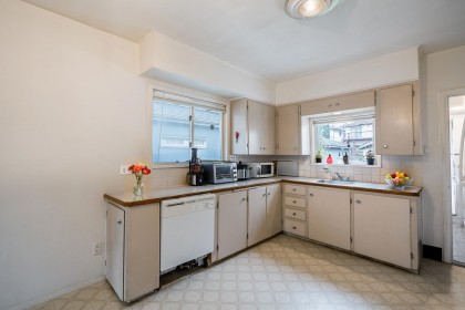 Photo 4 at 869 W 60th Avenue, Vancouver West
