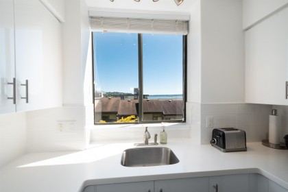 Photo 17 at 402 - 1390 Duchess Avenue, Ambleside, West Vancouver