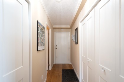 Photo 3 at 402 - 1390 Duchess Avenue, Ambleside, West Vancouver