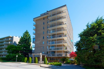 Photo 1 at 402 - 1390 Duchess Avenue, Ambleside, West Vancouver