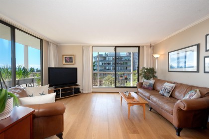 Photo 5 at 402 - 1390 Duchess Avenue, Ambleside, West Vancouver