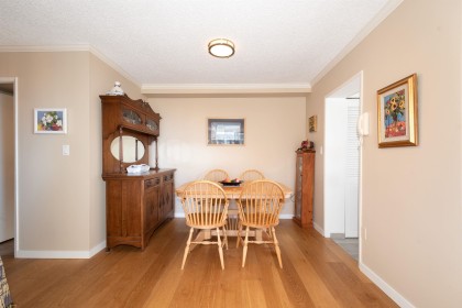 Photo 10 at 402 - 1390 Duchess Avenue, Ambleside, West Vancouver